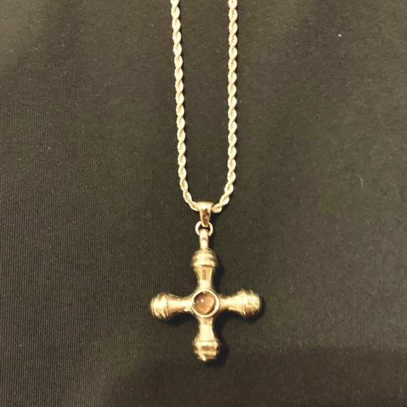 8 OTHER REASONS Cat Eye Crystal Cross Necklace - Picture 4 of 5